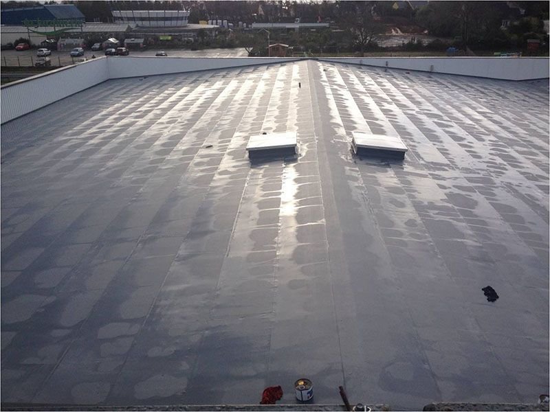 Votre toiture en PVC fatigue ? Découvrez quand lui offrir une cure de jouvence avec CoolTop !